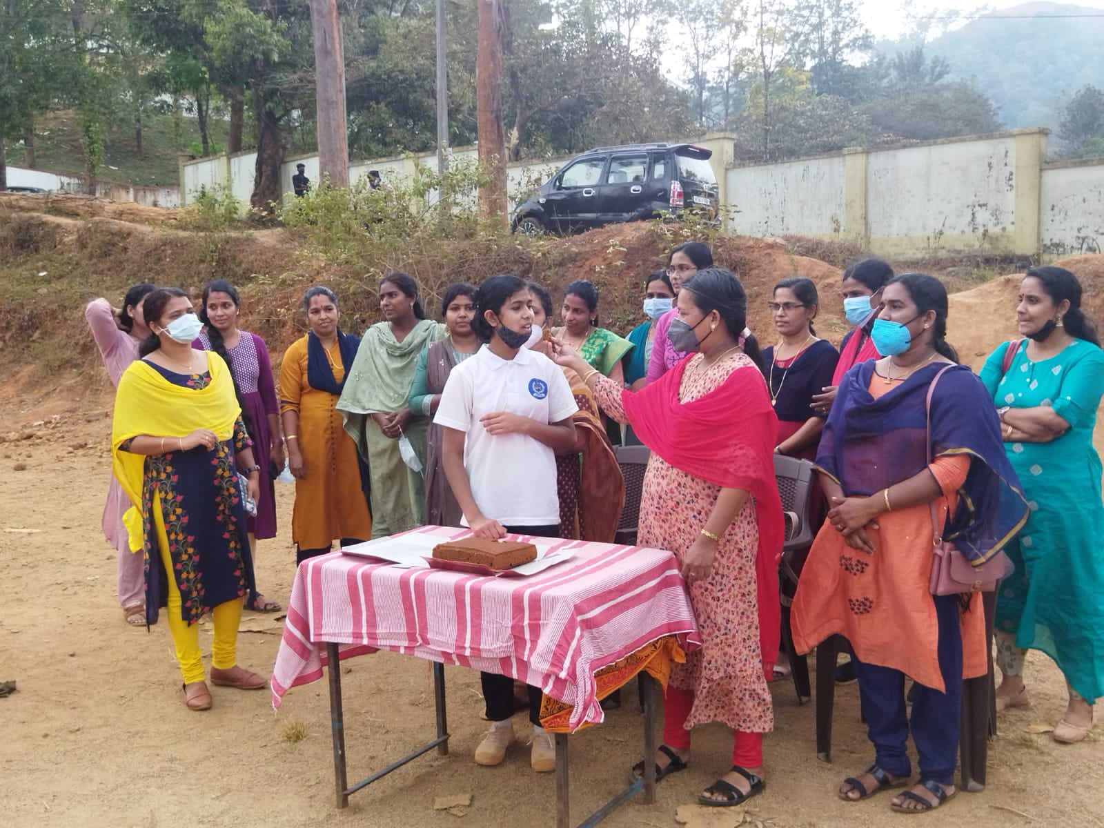 14 വനിത കണ്ടക്ടർമാരെ ആദരിച്ചും അനുഭവങ്ങൾ പങ്കുവെച്ചും വനിതാ ദിനം വ്യത്യസ്തമാക്കി ജി എം ആർ എസ് പൂക്കോട് എസ് പി സി യൂണിറ്റ്