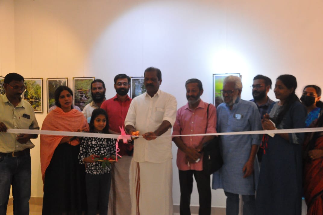 സാജിത വയനാടിൻ്റെ  വനജാലകം ഫോട്ടോ പ്രദർശനത്തിന് തുടക്കമായി