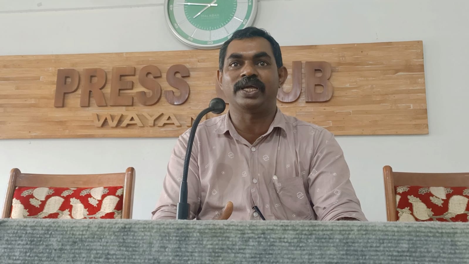 പടക്ക കടക്ക് ലൈസൻസ് പുതുക്കി നൽകാതെ പഞ്ചായത്തധികൃതർ പീഡിപ്പിക്കുന്നതായി പരാതി