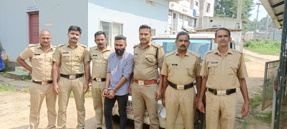 അതിമാരക മയക്കുമരുന്നുമായി  കോഴിക്കോടുകാരൻ പിടിയിൽ 