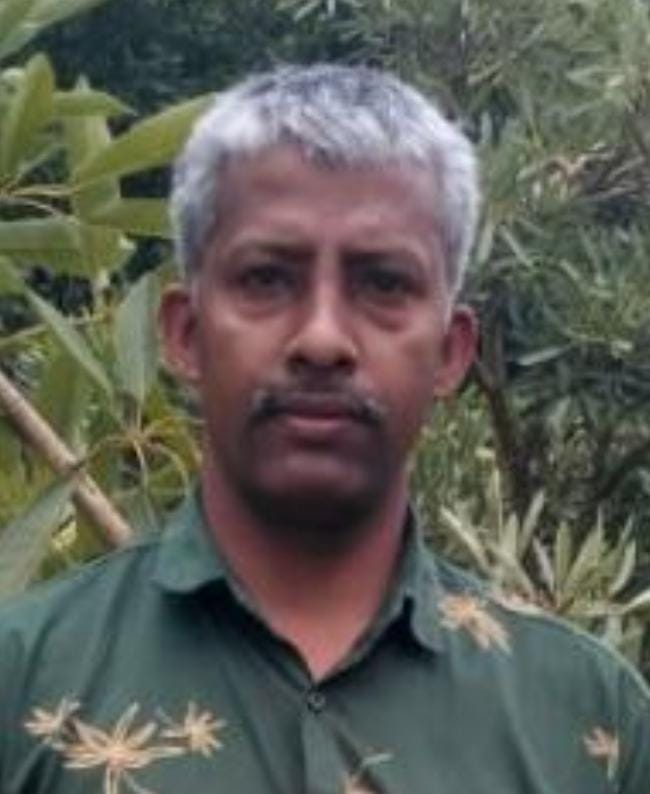റേഡിയൊ സെറ്റ് വിതരണം; അമ്പത് തികച്ച് ബഷീർ കാരക്കുനി
