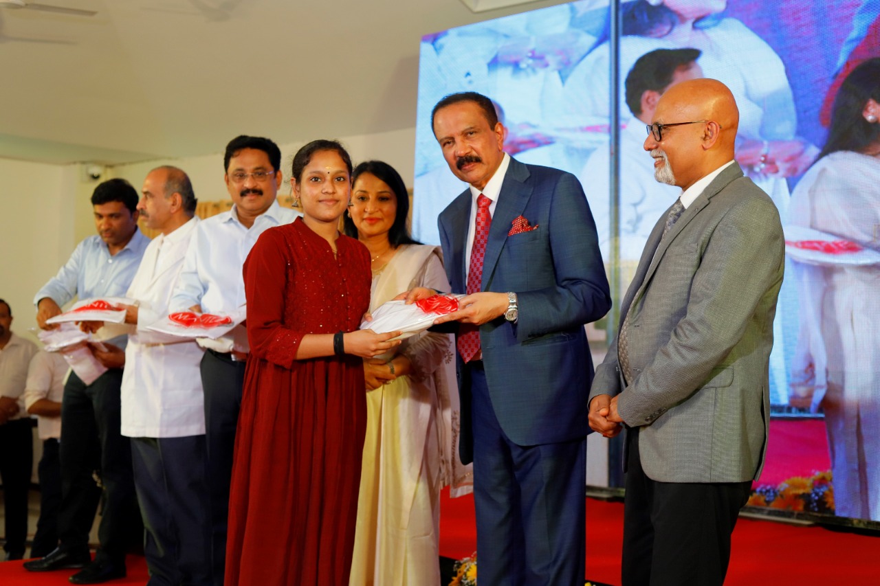 ഡോ. മൂപ്പൻസ് മെഡിക്കല്‍ കോളേജ് എട്ടാം ബാച്ച് എം.ബി.ബി.എസ് വിദ്യാര്‍ത്ഥികള്‍ക്കുള്ള വൈറ്റ് കോട്ട് വിതരണം നടന്നു
