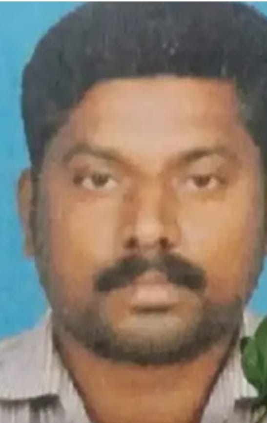 ബൈക്ക് ഡിവൈഡറിൽ ഇടിച്ച് തോട്ടിലേക്ക് വീണ് യുവാവ് മരിച്ചു