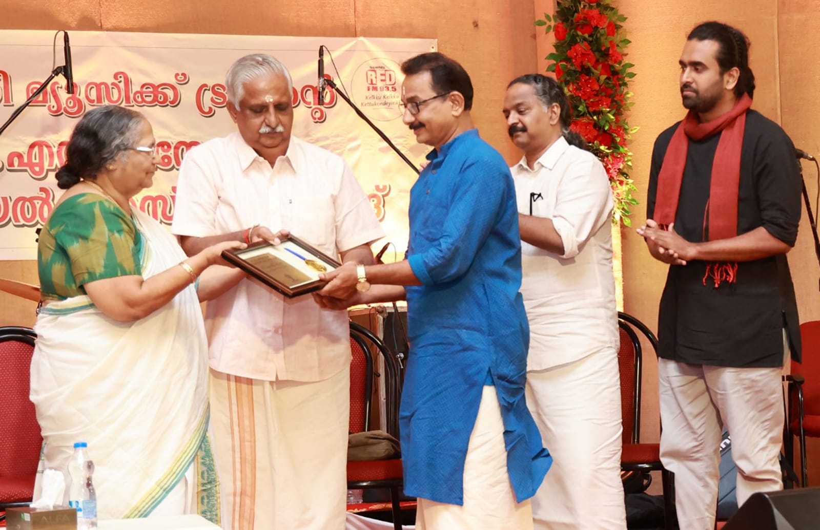 കല്യാണി മ്യൂസിക് ട്രസ്റ്റിന്റെ ഉദ്ഘാടനവും പ്രഥമ ഇ.എസ്. മേനോന്‍ സ്മാരക പുരസ്‌കാരദാനവും നടന്നു