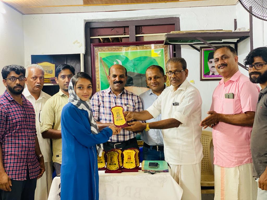 ഷിഹാബ് തങ്ങൾ എക്സലൻസി അവാർഡ് വിതരണം ചെയ്തു