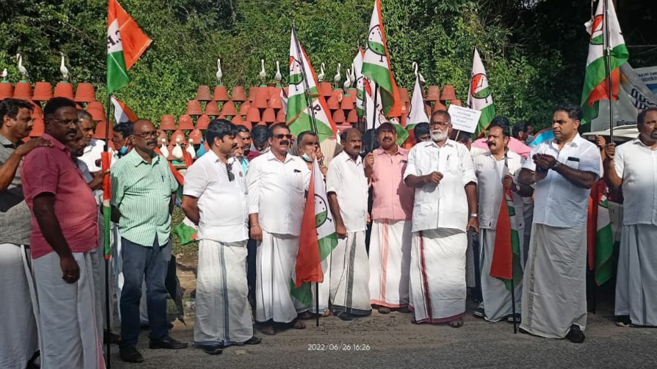 എൻസിപി ജില്ലാ ഓഫീസിനു നേരെ ഉണ്ടായ ആക്രമണം;  കൽപ്പറ്റയിൽ പ്രതിഷേധ പ്രകടനം നടത്തി