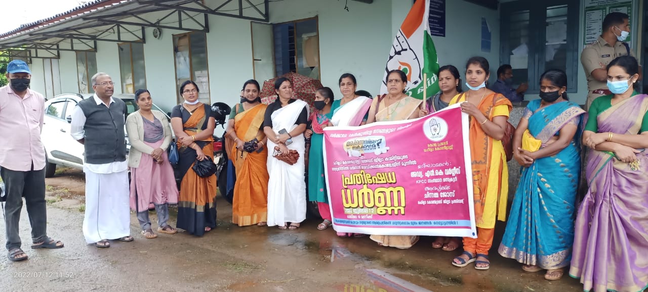 വയനാട് മെഡിക്കൽ കോളേജിൽ മരുന്ന് ക്ഷാമം രൂക്ഷം; മഹിളാ കോൺഗ്രസ് ധർണ്ണ നടത്തി