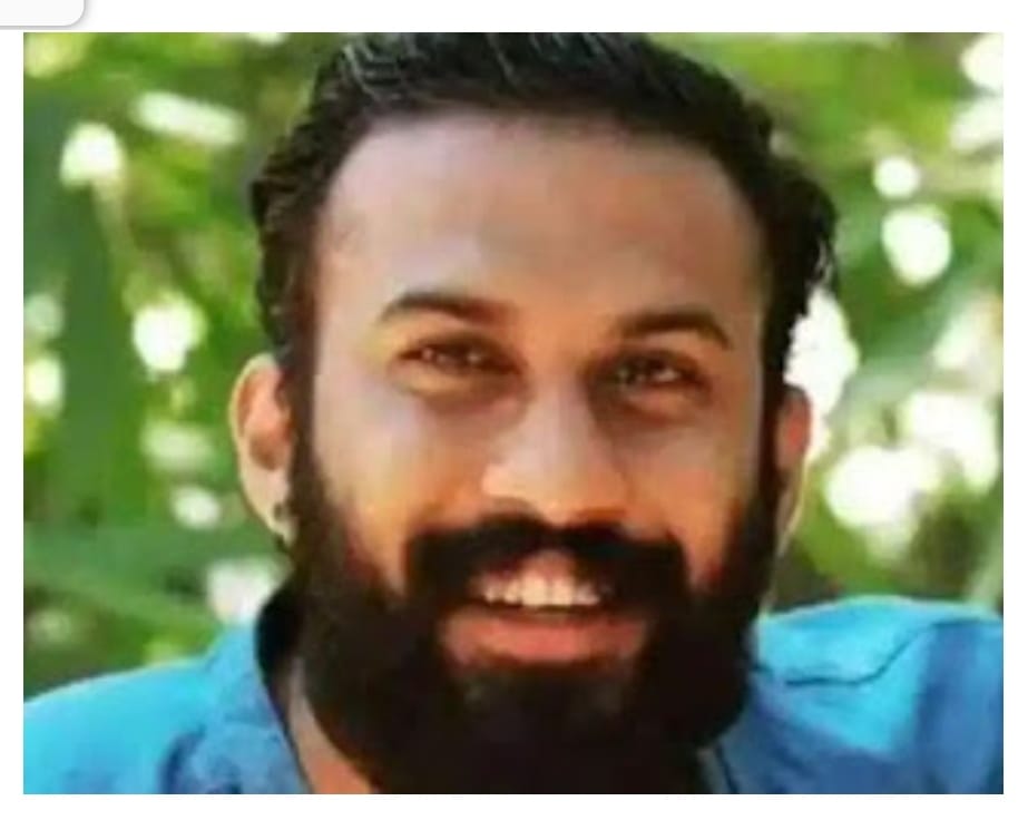 കനത്ത മഴയിൽ ബൈക്ക് റോഡിൽ തെന്നി വീണ് യുവാവ് മരിച്ചു