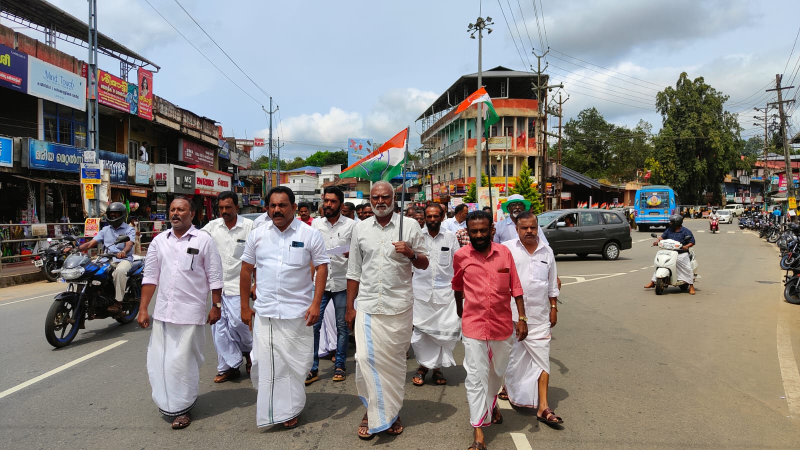 കോൺഗ്രസ്‌ പ്രതിഷേധ പ്രകടനം നടത്തി.