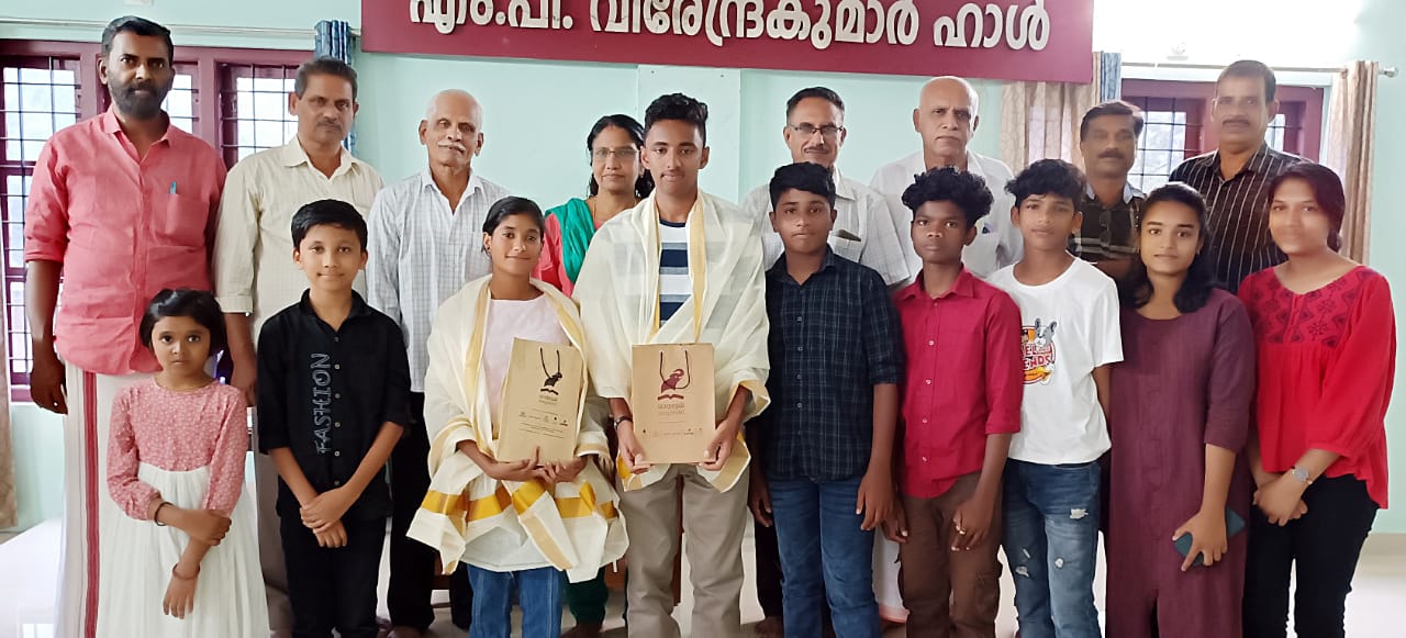ആര്യയെയും  ഷോണിനെയും അനുമോദിച്ചു