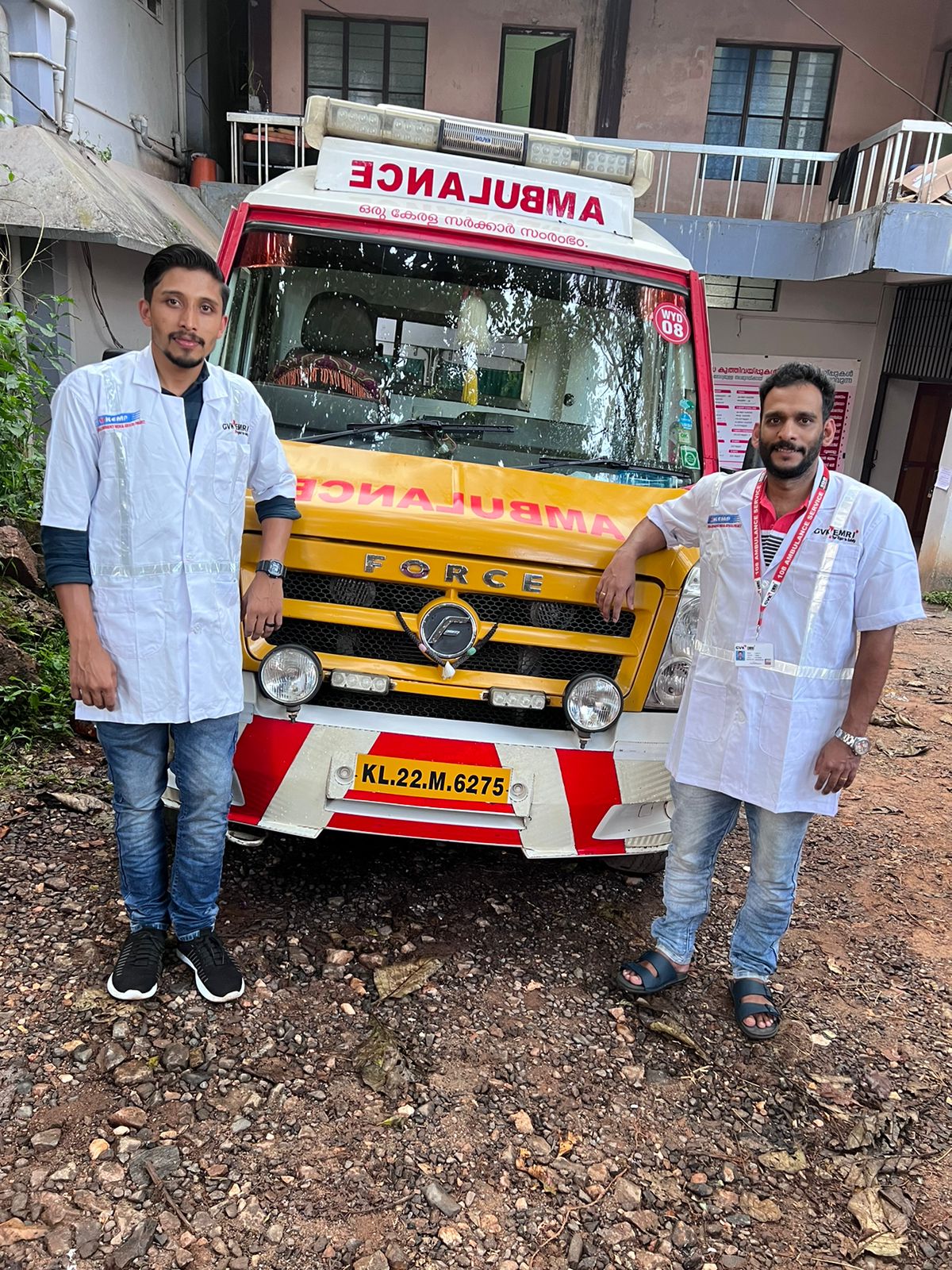 ആശുപത്രിയിലേക്കുള്ള യാത്രാമധ്യേ ആംബുലൻസിനുള്ളിൽ ആദിവാസി യുവതിക്ക് സുഖ പ്രസവം 