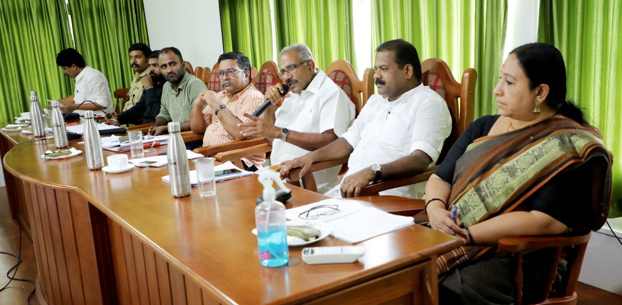 ജില്ലയിലെ മനുഷ്യ- വന്യജീവി സംഘര്‍ഷം: മാസ്റ്റര്‍ പ്ലാന്‍ രണ്ടു മാസത്തിനകം, നഷ്ടപരിഹാരം വര്‍ധിപ്പിക്കുന്നത് ഗൗരവമായി പരിഗണിക്കും- മന്ത്രി എ.കെ ശശീന്ദ്രന്‍