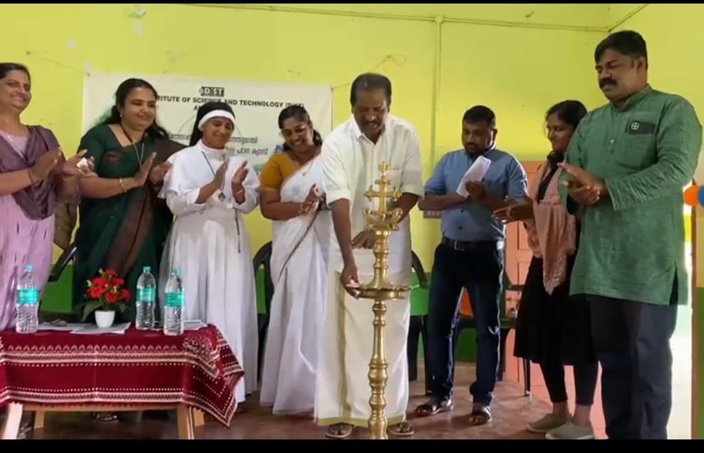 ഡി പോൾ ഇൻസ്റ്റിറ്റ്യൂട്ട് ഓഫ് സയൻസ് ആൻഡ് ടെക്നോളജി വിദ്യാർത്ഥി ക്യാമ്പ് ആരംഭിച്ചു