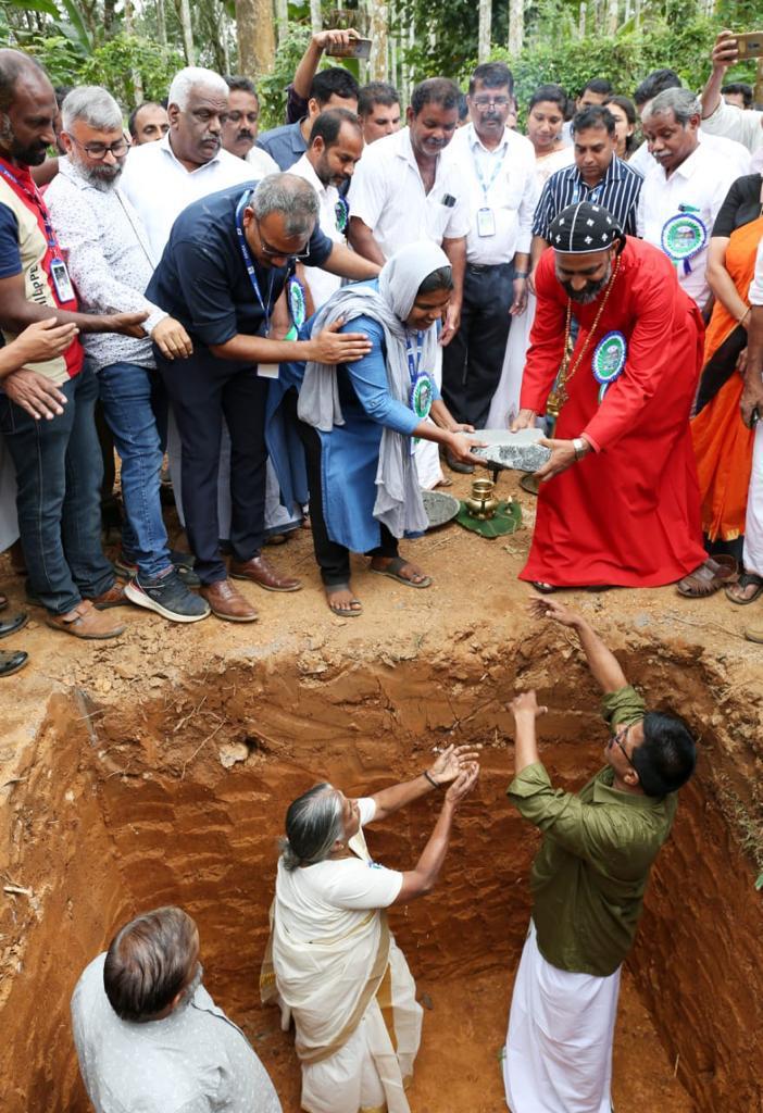 അഡോറയുടെ ഏയ്ഞ്ചല്‍സ് ഹോമിന് തറക്കല്ലിട്ടു