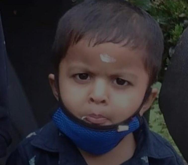 അയൽവാസിയുടെ വെട്ടേറ്റ നാല്  വയസുകാരൻ മരിച്ചു
