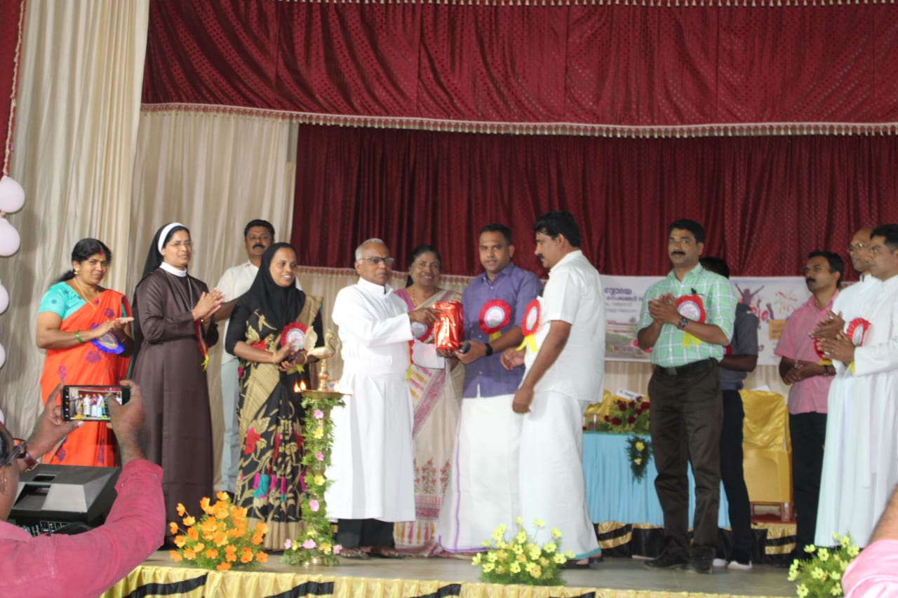 സർവോദയ ഹയർ സെക്കൻഡറി സ്കൂളിന് സൗണ്ട് സിസ്റ്റം സമ്മാനിച്ചു