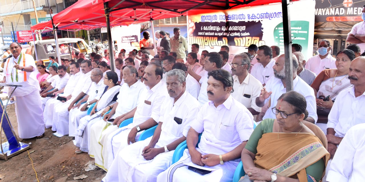 മെഡിക്കൽ കോളേജ്; ഇന്ത്യൻ നാഷണൽ കോൺഗ്രസ് സത്യാഗ്രഹ സമരം നടത്തി