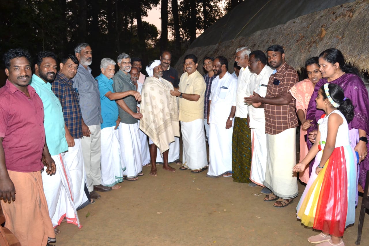 പദ്മശ്രീ പുരസ്ക്കാരം ലഭിച്ച ചെറുവയൽ രാമേട്ടനെ കേരള കർഷക സംഘം സംസ്ഥാന കമ്മിറ്റി ആദരിച്ചു