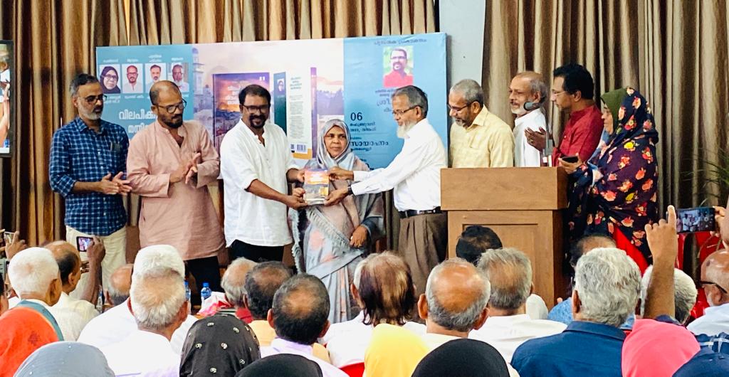 എല്ലാവെടിയുണ്ടയും  ചെന്നുകൊള്ളുന്നത് ഗർഭപാത്രങ്ങളിൽ: മുരുകൻ കാട്ടാക്കട