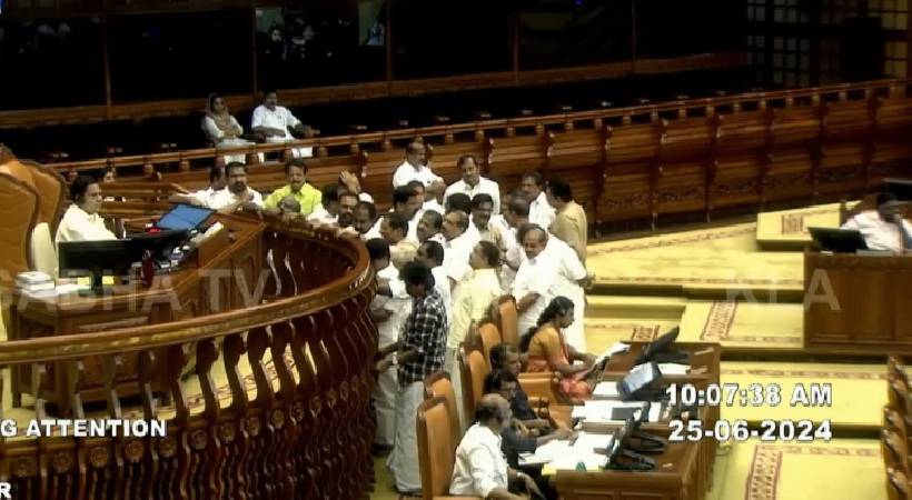 ടിപി ചന്ദ്രശേഖരൻ വധക്കേസ് പ്രതികൾക്ക് ശിക്ഷാ ഇളവ് നൽകാനുള്ള നീക്കം നിയമസഭയിൽ ഉന്നയിച്ച് പ്രതിപക്ഷം