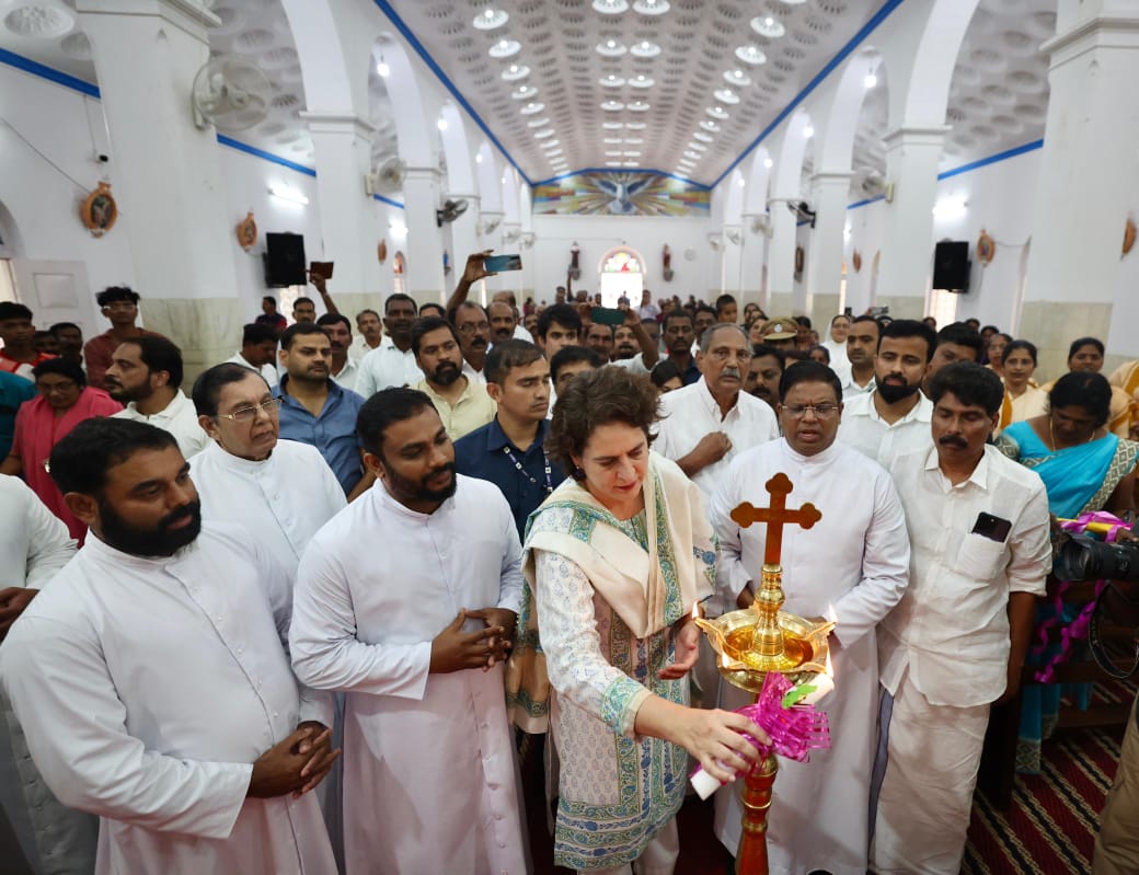 പള്ളിക്കുന്ന് ലൂർദ് മാതാ പള്ളി സന്ദർശിച്ച് പ്രിയങ്ക ഗാന്ധി:പള്ളിയിൽ പ്രിയങ്കയ്ക്ക് വേണ്ടി പ്രാർഥന നടത്തി