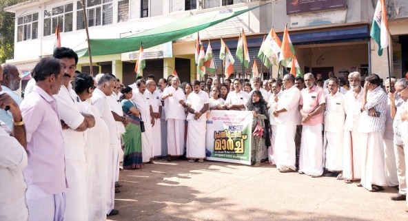 വൈദ്യുതി  ചാർജ്ജ് വർദ്ധനക്കെതിരെ പ്രതിക്ഷേധ ധർണ്ണാ സമരം