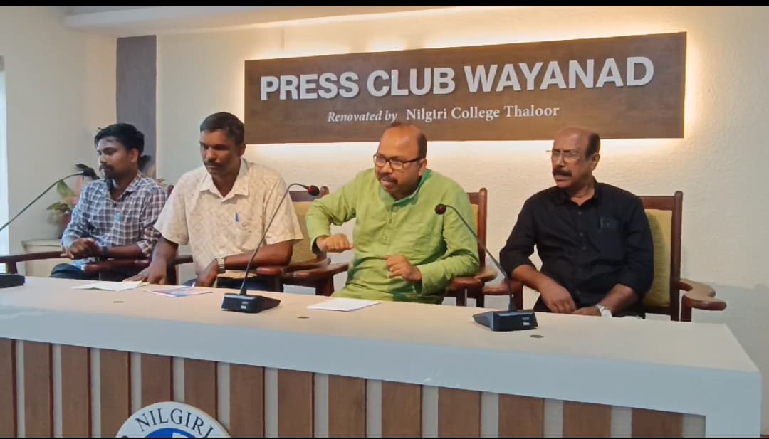 പാതിവിലക്ക് സ്കൂട്ടർ തട്ടിപ്പിൽ ഇടനിലക്കാരായ സംസ്ഥാനത്തെ അക്ഷയ കേന്ദ്രങ്ങളുടെ ലൈസൻസ് റദ്ദാക്കണമെന്ന് : ഇന്റർനെറ്റ് ഡി.ടി.പി ഫോട്ടോസ്റ്റാറ് വർക്കേഴ്സ്