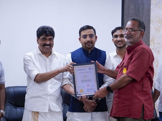 കേന്ദ്ര സര്ക്കാര് അംഗീകാരം ലഭിച്ച ഓണ്ലൈന് മാധ്യമങ്ങള്ക്കുള്ള സര്ട്ടിഫിക്കറ്റ് വിതരണം ചെയ്തു