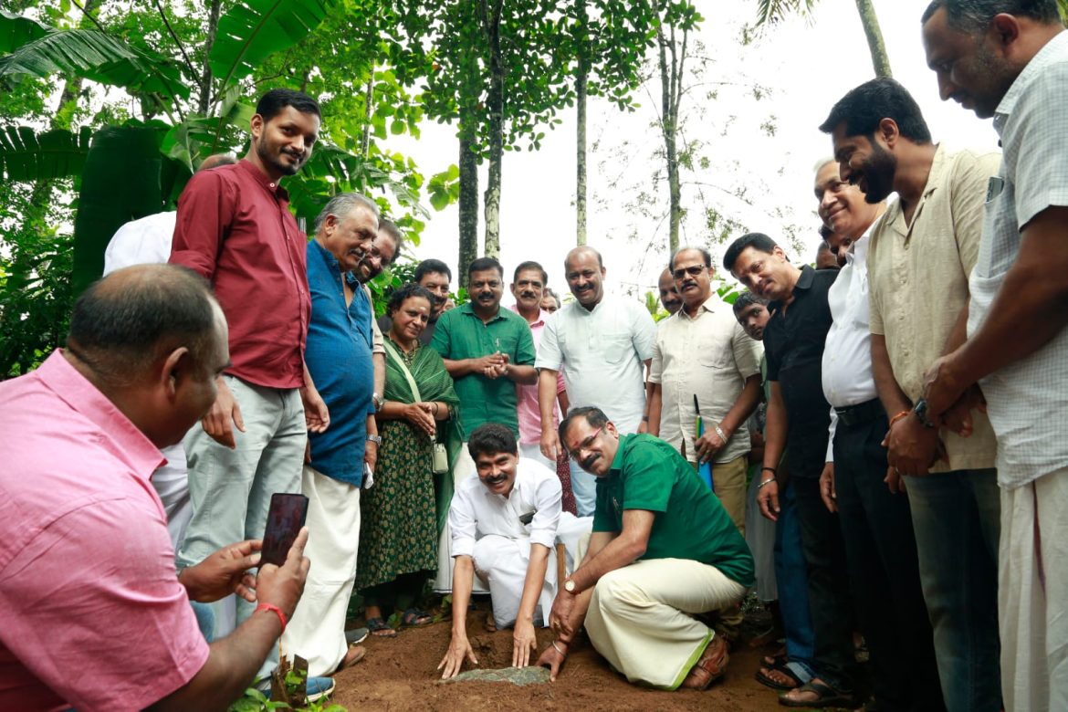 സ്വാന്തന ഭവനം പദ്ധതിയുടെ 19 മത് വീടിന്റെ തറക്കല്ലിടൽ കർമം അഡ്വക്കേറ്റ് ടി സിദ്ദീഖ് എംഎൽഎ നിർവഹിച്ചു