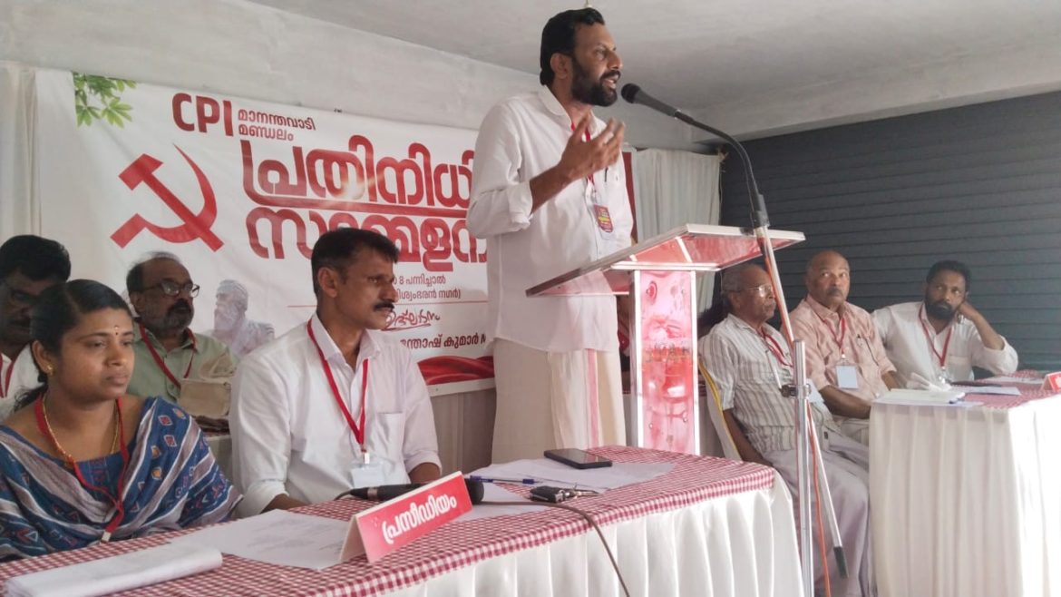 രാജ്ഭവനെ  ആര്‍.എസ്.എസ് കേന്ദ്രമാക്കറ്റുനുള്ള നീക്കം അനുവദിക്കില്ല.പി.സന്തോഷ് കുമാർ എം.പി