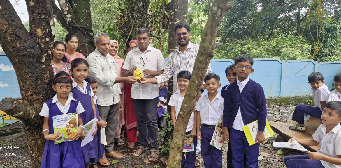 വായനാദിനത്തില് പുസ്തക കുടുക്കയുമായി വിദ്യാര്ത്ഥികള്