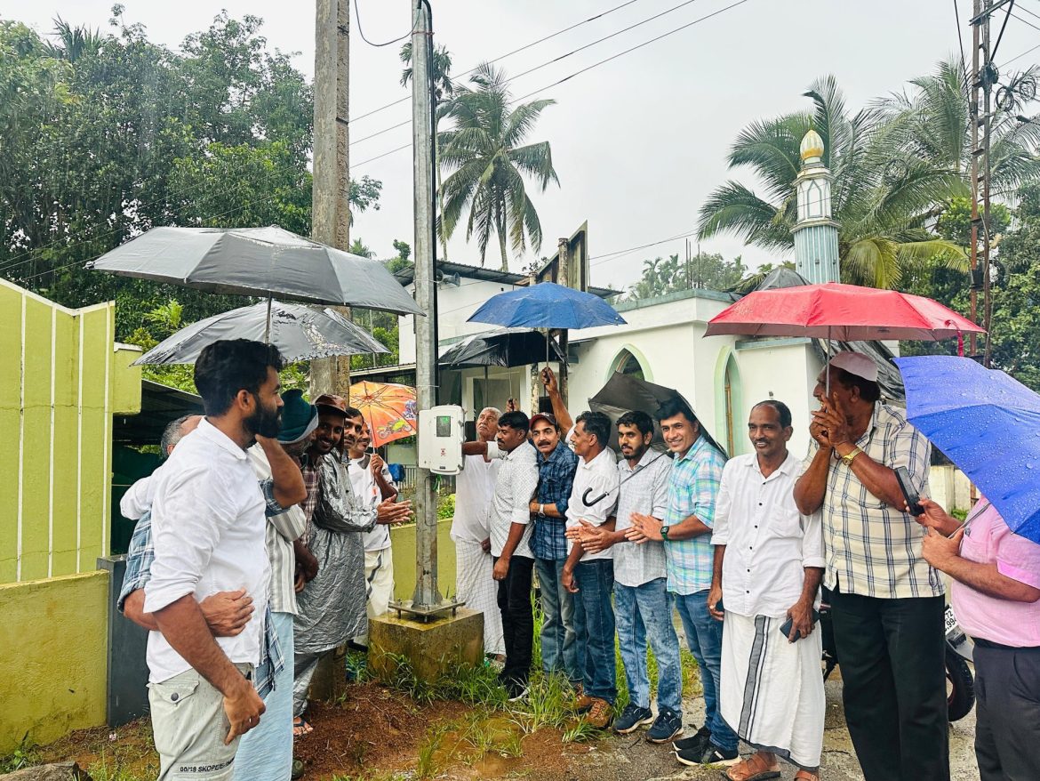 മീഡിയം മാസ്റ്റ് ലൈറ്റ്  ഉദ്ഘാടനം ചെയ്തു