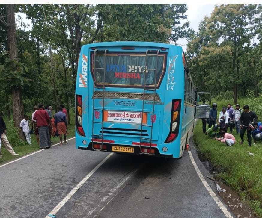 വയനാട്ടിൽ ബസ്സും ബൈക്കും കൂട്ടിയിടിച്ച് മൈസൂർ സ്വദേശി മരിച്ചു