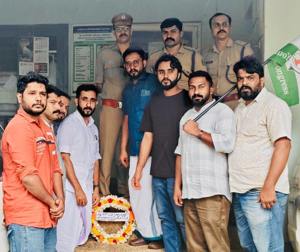 ആരോഗ്യ വകുപ്പിന് വയനാട്ടിൽ ആസ്ഥാന മന്ദിരമില്ല:റീത്ത് വെച്ച് പ്രതിഷേതവുമായി യൂത്ത് കോൺഗ്രസ്‌