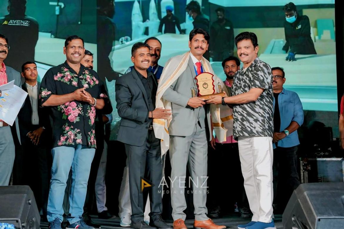യു എ ഇ-ലെ മികച്ച സാമൂഹിക പ്രവർത്തനത്തിനുള്ള പ്രേം നസീർ കർമ്മമുഖ്യ അവാർഡ് നവാസ് മാനന്തവാടിക്ക്