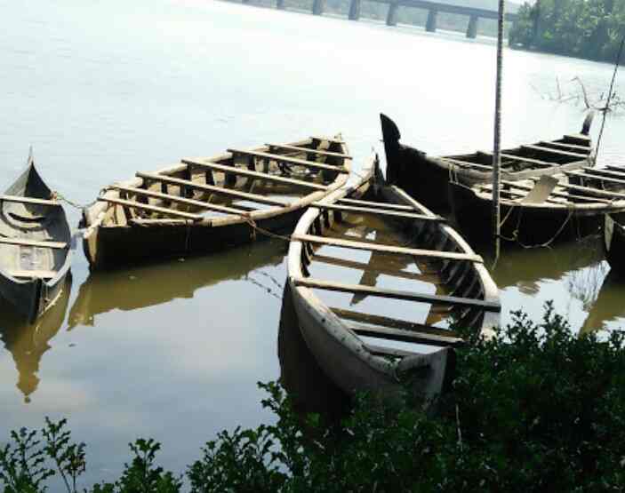 തോണി സർവ്വീസ് നിർത്തിവയ്ക്കാൻ നിർദേശം നൽകി