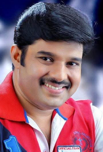 നടൻ കലാഭവൻ നവാസ് കൊച്ചിയിലെ ഹോട്ടൽ മുറിയിൽ മരിച്ച നിലയിൽ