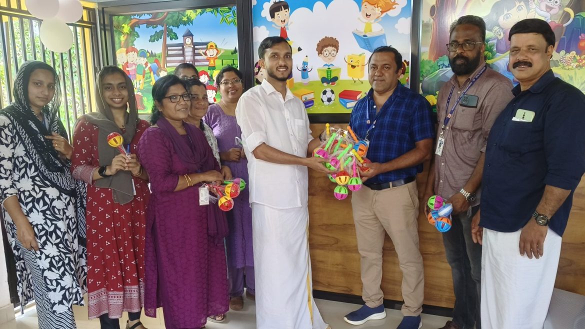 ഇമ്മ്യൂണൈസേഷൻ ബ്ലോക്കിലെത്തുന്ന കുരുന്നുകൾക്കായി കളിപ്പാട്ടം വിതരണം ചെയ്തു