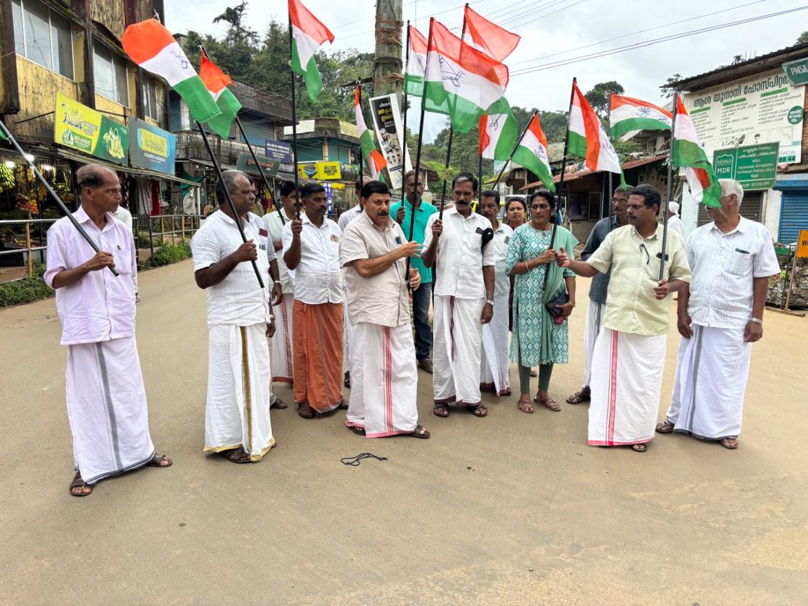 രാഹുൽ ഗാന്ധിയടക്കമുള്ള എം.പി.മാരെ അറസ്റ്റ് ചെയ്തതിൽ ഇന്നും പ്രതിഷേധം തുടരുന്നു