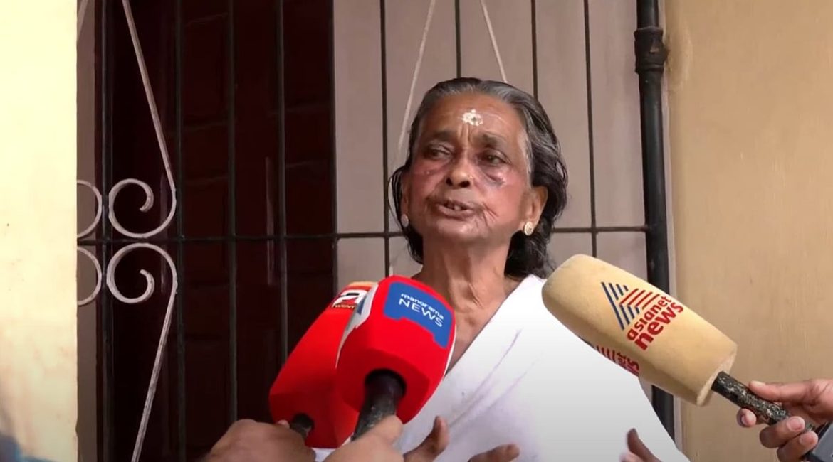 ‘മകനെ പച്ചയ്ക്ക് തിന്നിട്ട് ഏത് കോടതിയാണ് വെറുതെ വിട്ടത്?എന്നേം കൂടി കൊന്നുകളായത്തതെന്താണ് ?’