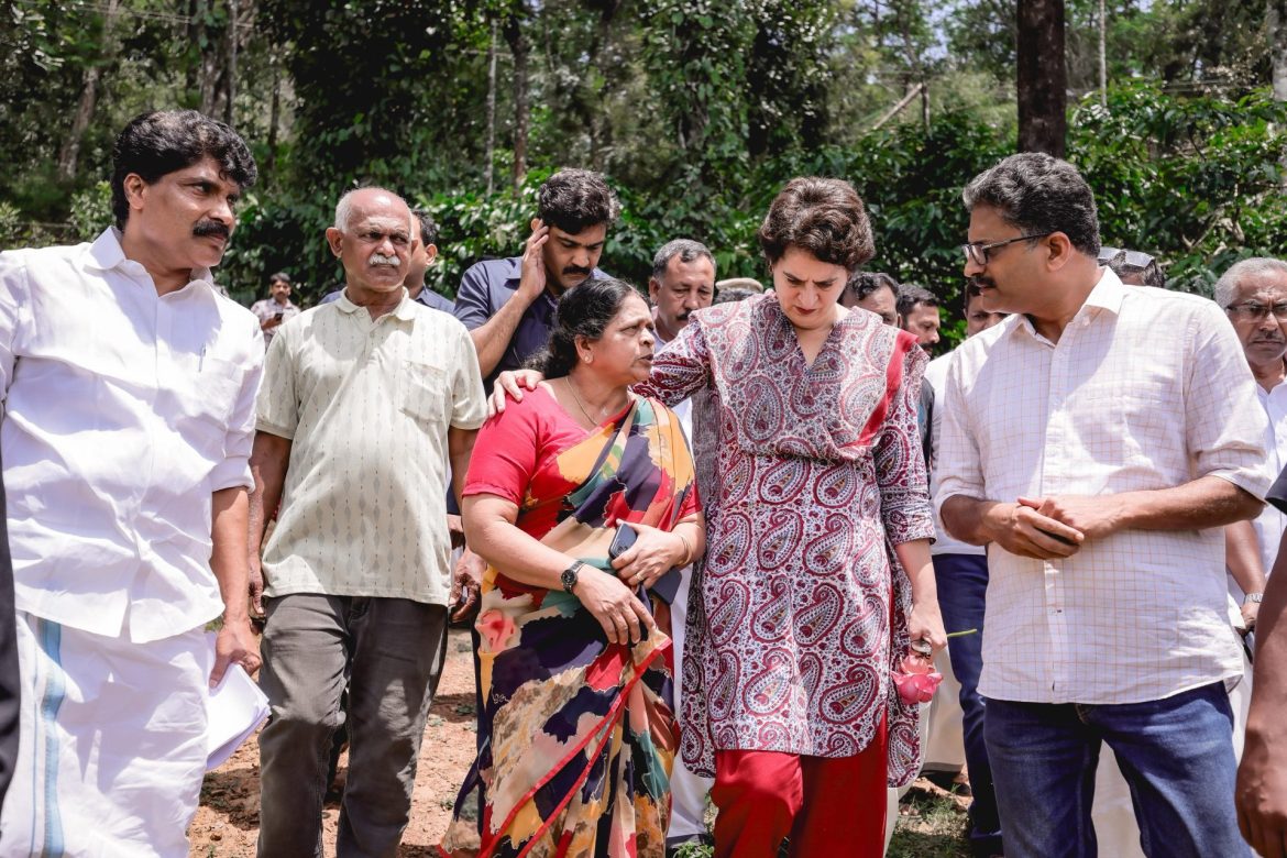ചൂരൽമല – മുണ്ടക്കൈ ദുരന്ത പ്രദേശങ്ങൾ സന്ദർശിച്ച് പ്രിയങ്ക ഗാന്ധി എം.പി
