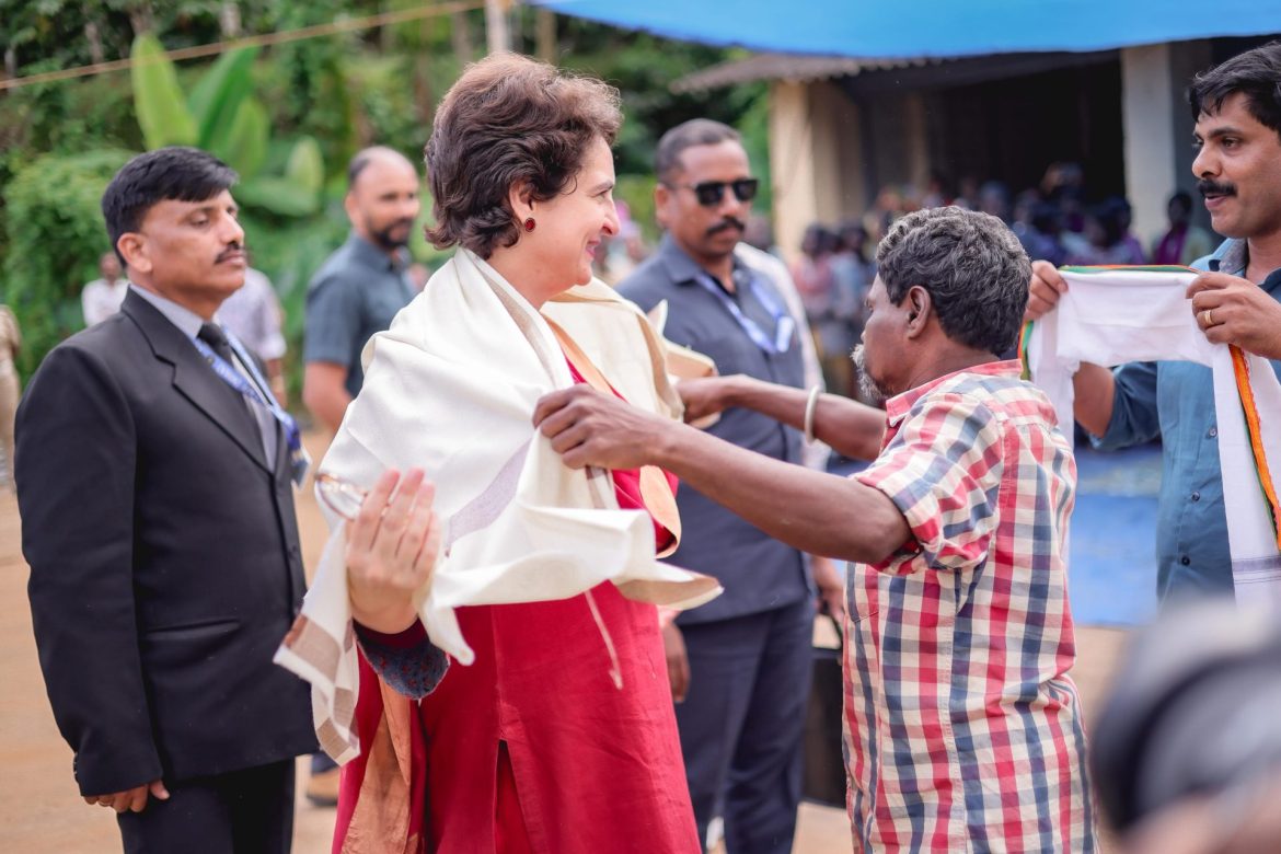 ചെട്ടിയാലത്തൂർ ഉന്നതിയിൽ സന്ദർശിച്ച് പ്രിയങ്ക ഗാന്ധി