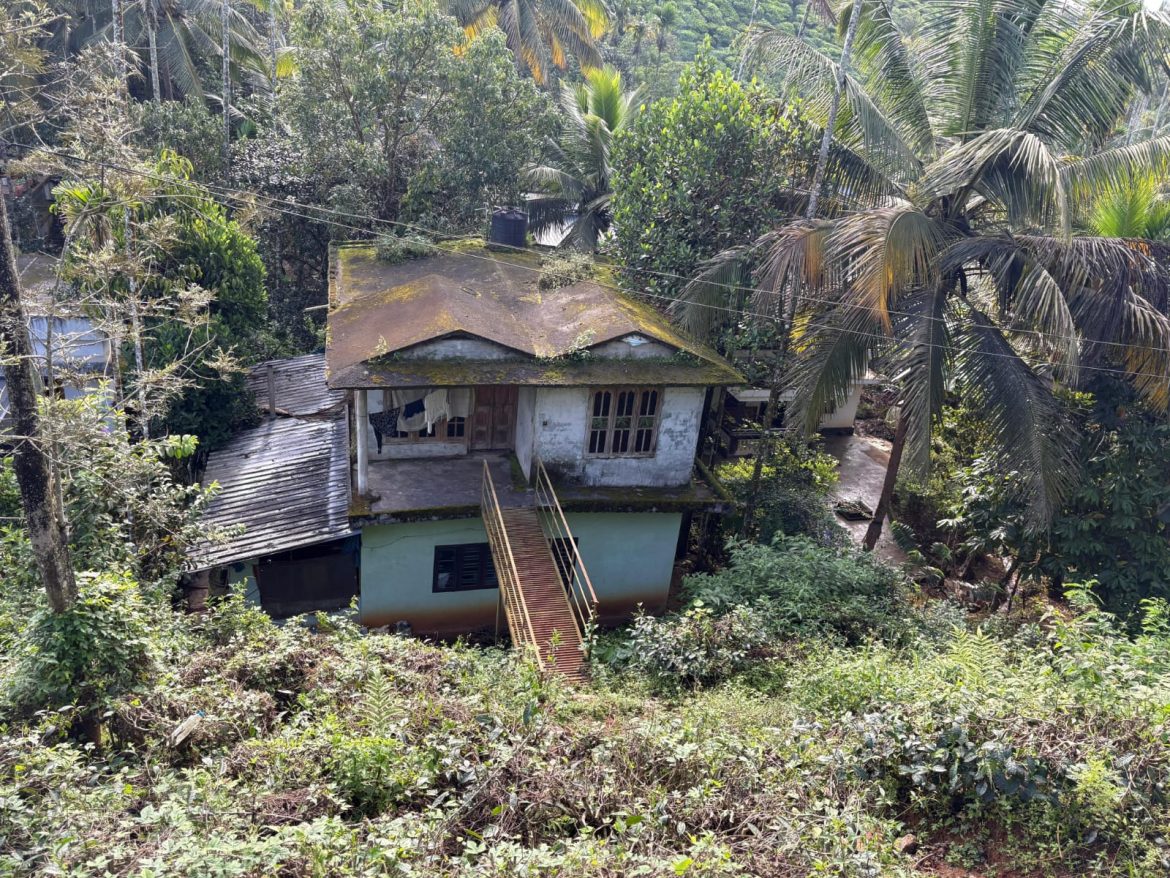 ഉറക്കമില്ലാതെ കുടുംബങ്ങൾ