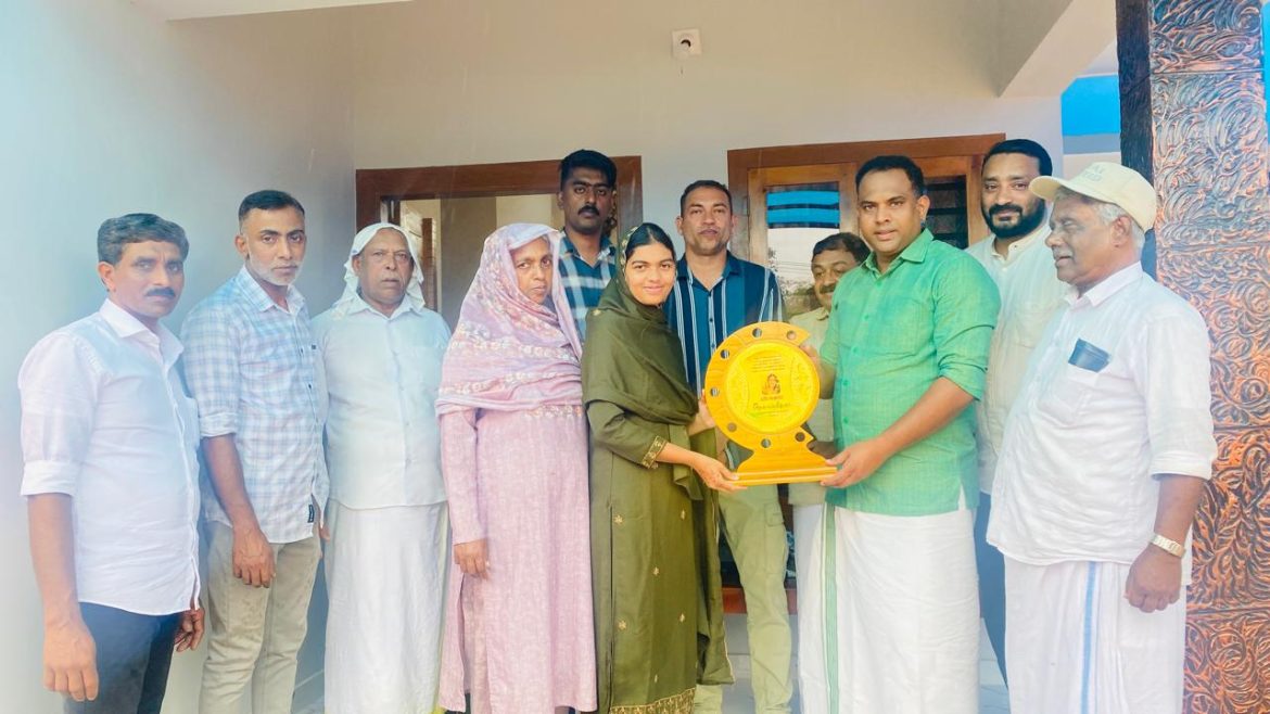 ഫിദ ഷെറിനെ പലമുക്ക് ടൗൺ കോൺഗ്രസ്‌ കമ്മിറ്റി ആദരിച്ചു