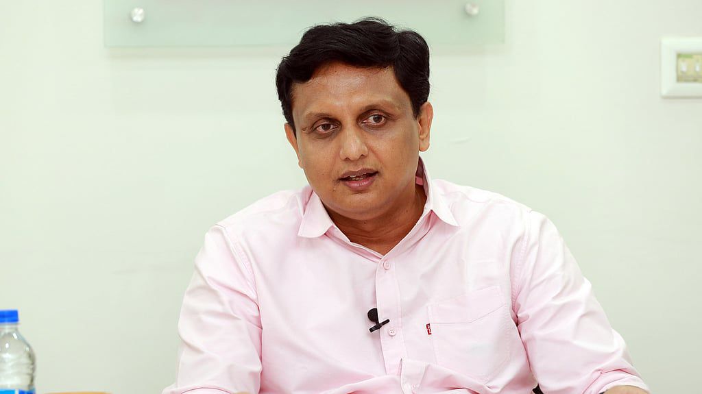 വാറണ്ട് നൽകാൻ ‘റിയാസിനെ കാണാനായില്ല, ശശീന്ദ്രന്‍ വീട്ടിലില്ല’;എംപിമാര്‍ക്കും എംഎല്‍എമാര്‍ക്കുമെതിരെ കെട്ടിക്കിടക്കുന്നത് 391 കേസുകള്‍