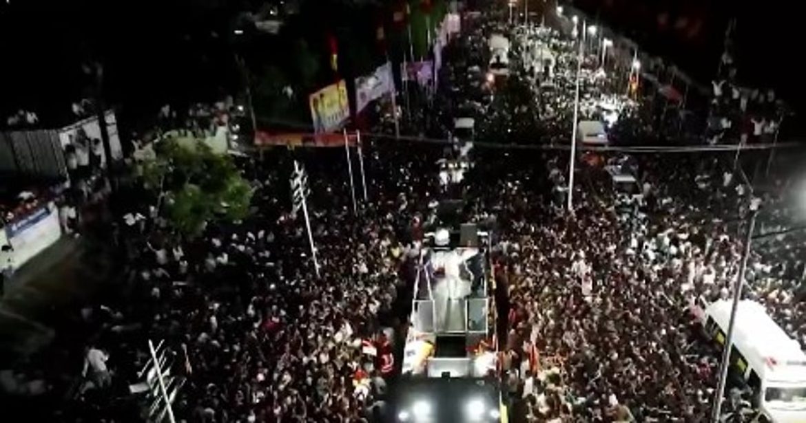 വൻ ദുരന്തം;വിജയ്‌യുടെ റാലിയിൽ തിക്കും തിരക്കും,32 മരണം,50ലേറെ പേർക്ക് പരുക്ക്; മരണസംഖ്യ ഉയരുമെന്ന് ആശങ്ക