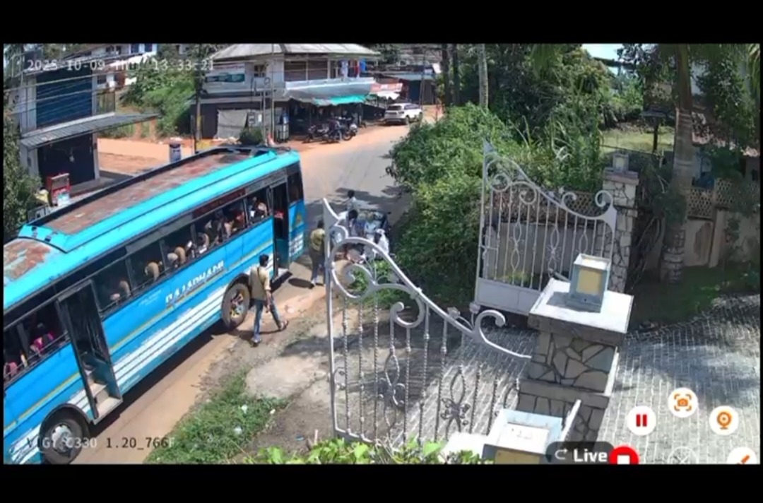 ബസ്സ് തട്ടി റോഡിൽ വീണ വായോധികന്റെ കാലിലൂടെ അതേ ബസ്സ് കയറി ഇറങ്ങി