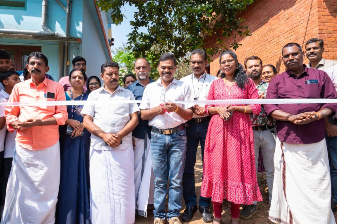 തൊഴിലുറപ്പ് പദ്ധതിയിൽ നിർമ്മിച്ച സ്കൂൾ ഗേറ്റ്, ചുറ്റുമതിൽ ഉദ്ഘാടനം ചെയ്തു