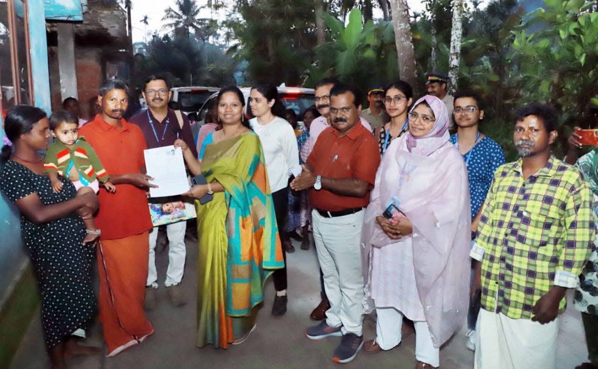 തീവ്രവോട്ടർ പട്ടിക പരിഷ്കരണം:ആലംതട്ട ഉന്നതി സന്ദർശിച്ച് പ്രവർത്തനം വിലയിരുത്തി ജില്ലാ കളക്ടർ