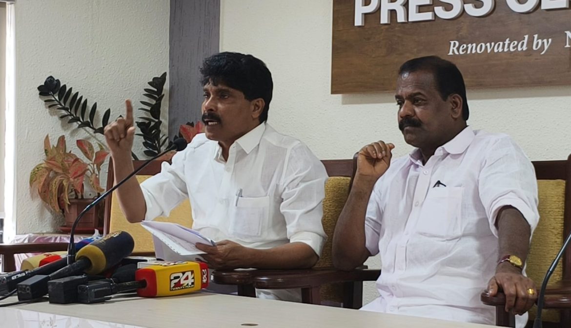 വയനാട് ചുരത്തിലെ ഗതാഗതകുരുക്ക്:കോഴിക്കോട് കലക്‌ട്രേറ്റിന് മുമ്പില്‍ എം എല്‍ എമാരുടെ നേതൃത്വത്തില്‍ യു ഡി എഫ് രാപകല്‍ സമരം ഇന്ന് (ജനുവരി 30)തുടങ്ങും